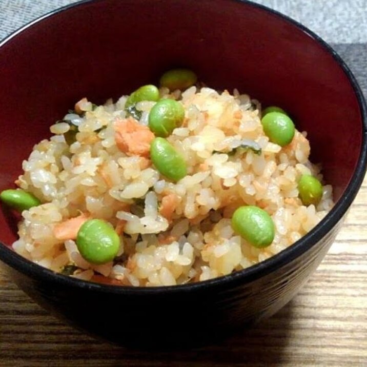 鮭フレークと枝豆のごま味醤油香る海苔混ぜご飯